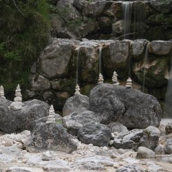 Steine-am-Wasserfall