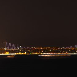 Bosporusbruecke-bei-Nacht