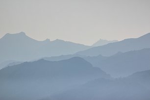 Berge im Nebel Wandbild
