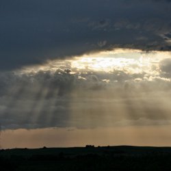 Wolkenbruch-Sonnenschein-Licht