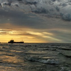 Meer-Gewitter-Sturm-Sonnenuntergang