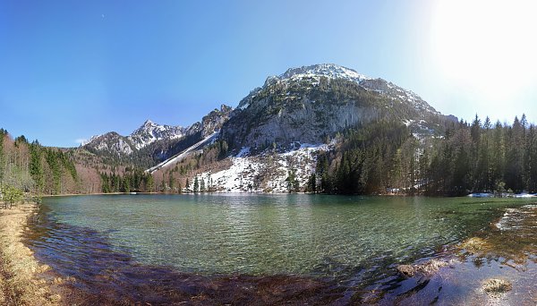 Bergsee im Fruehjahr Wandbild