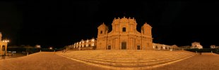Kathedrale-von-Noto-bei-Nacht
