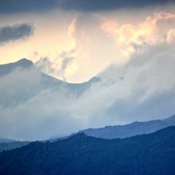 Wolken-in-den-Bergen