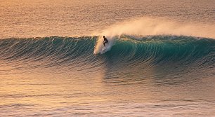 Surfer Rote Welle_2 Wandbild