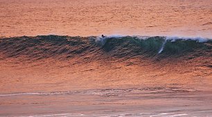 Surfer Rote Welle Wandbild