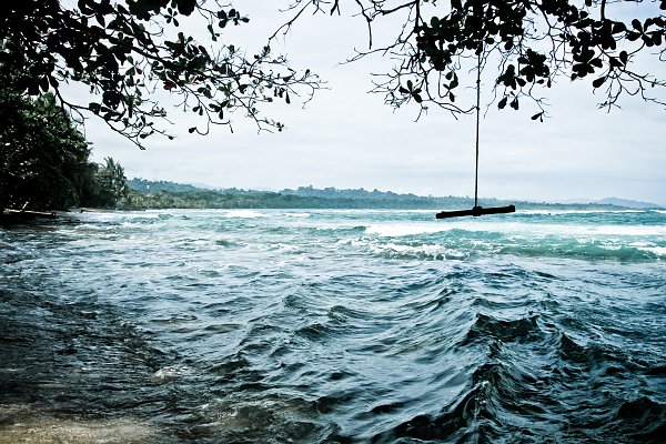 Schaukel ueber Wasser Wandbild
