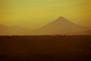 Goldener Vulkan Wandbild