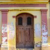 Buntes-verfallendes-Haus