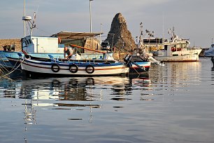 Hafen von AciCastello Wandbild