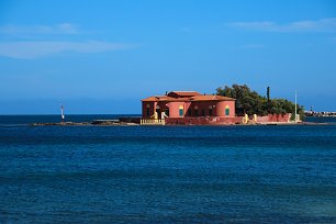 Insel mit roter Villa Wandbild