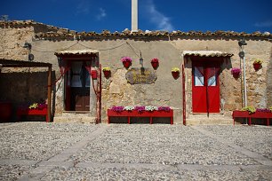 Malerische rote Tueren Wandbild