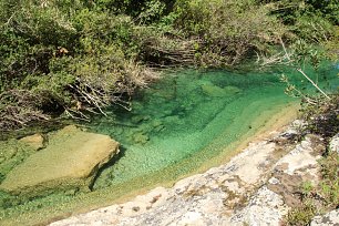 Tuerkisblauer Bach Wandbild