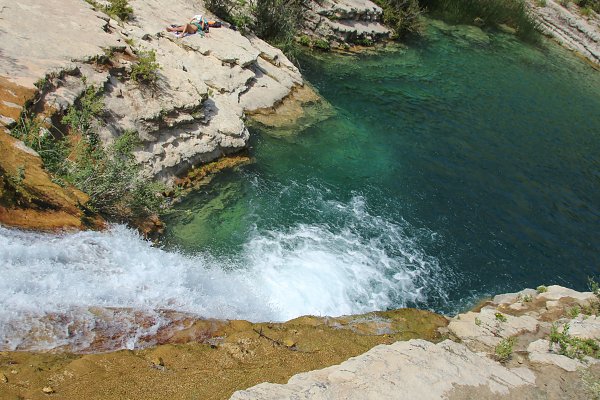 Wasserfall am Bergsee Wandbild