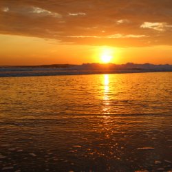 Goldener-Sonnenuntergang-am-Meer