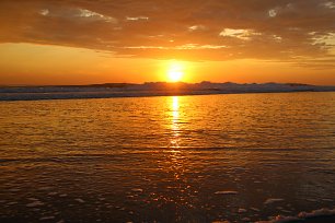 Goldener Sonnenuntergang am Meer Wandbild