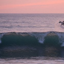 Sprung-mit-dem-Surfbrett_2