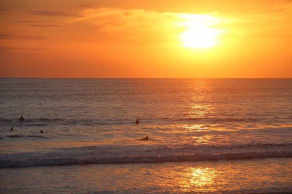 Surfer im Ozean Wandbild