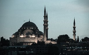 Moschee unter Grauem Himmel Wandbild