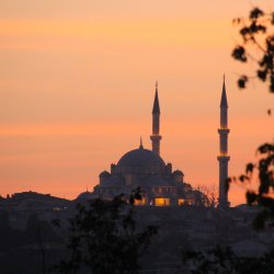 Moschee-unter-Orangem-Himmel