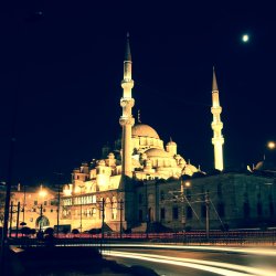 Nachthimmel-mit-Grosser-Moschee