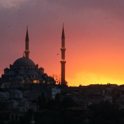 Romantikhimmel-mit-Moschee