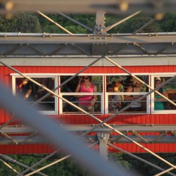 Menschen-im-Riesenrad