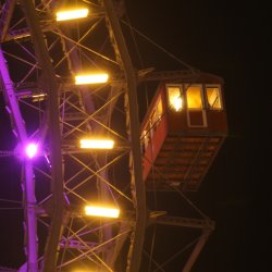 Riesenrad-bei-Nacht