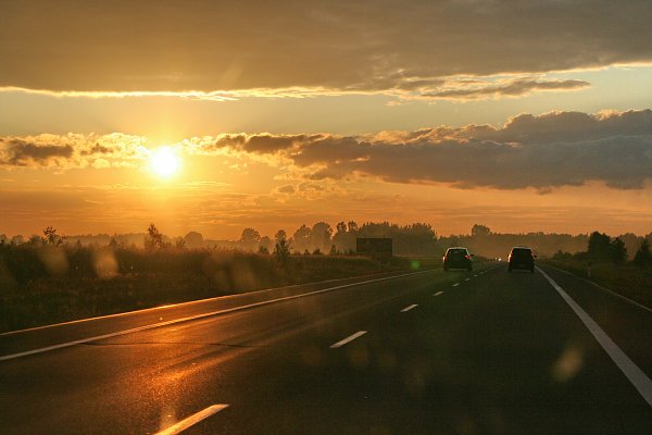 Goldener Sonnenuntergang Autobahn