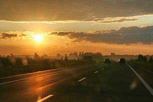 Goldener Sonnenuntergang Autobahn Wandbild